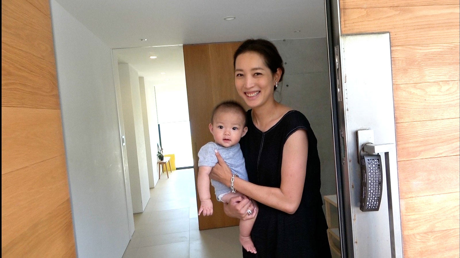 （左から）善くん、苑子さん （C）日本テレビ