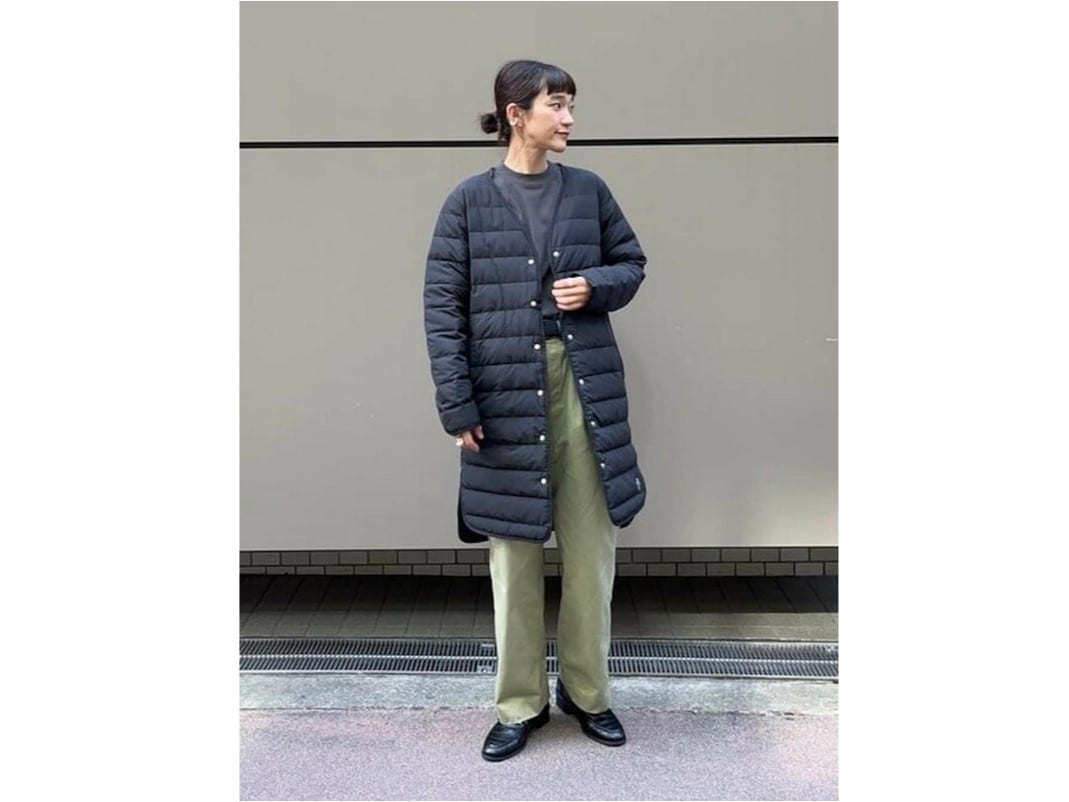 ロングダウンは薄手タイプが着ぶくれしにくくスマートに着られる　出典：WEAR