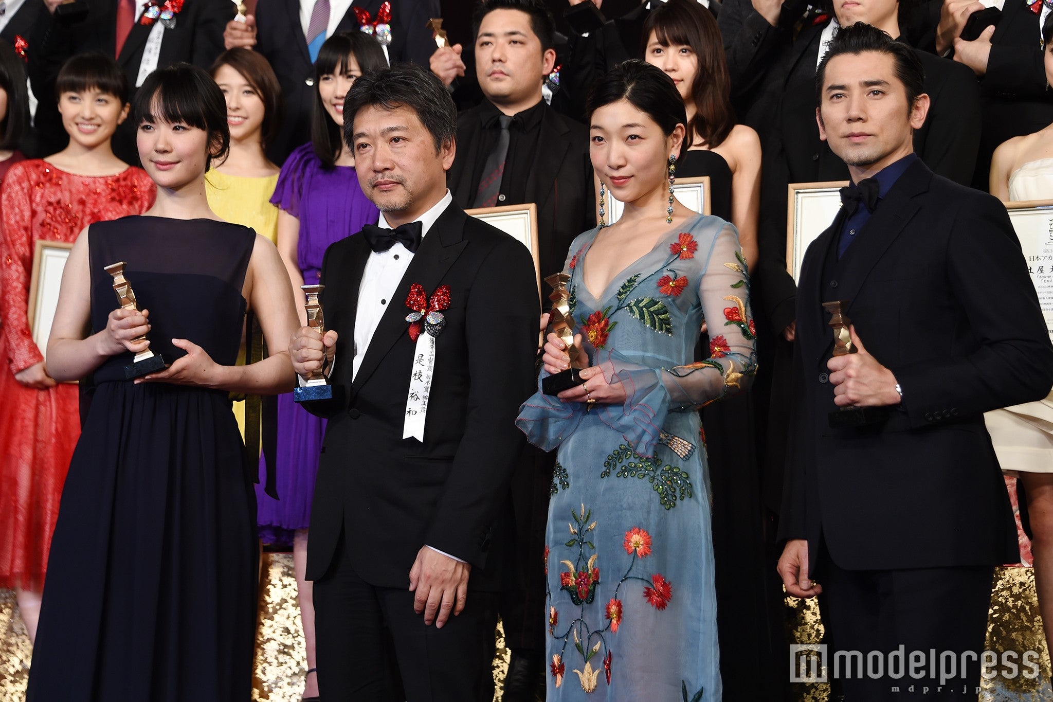 （左から）黒木華、『海街diary』是枝裕和監督、安藤サクラ、本木雅弘（C）モデルプレス