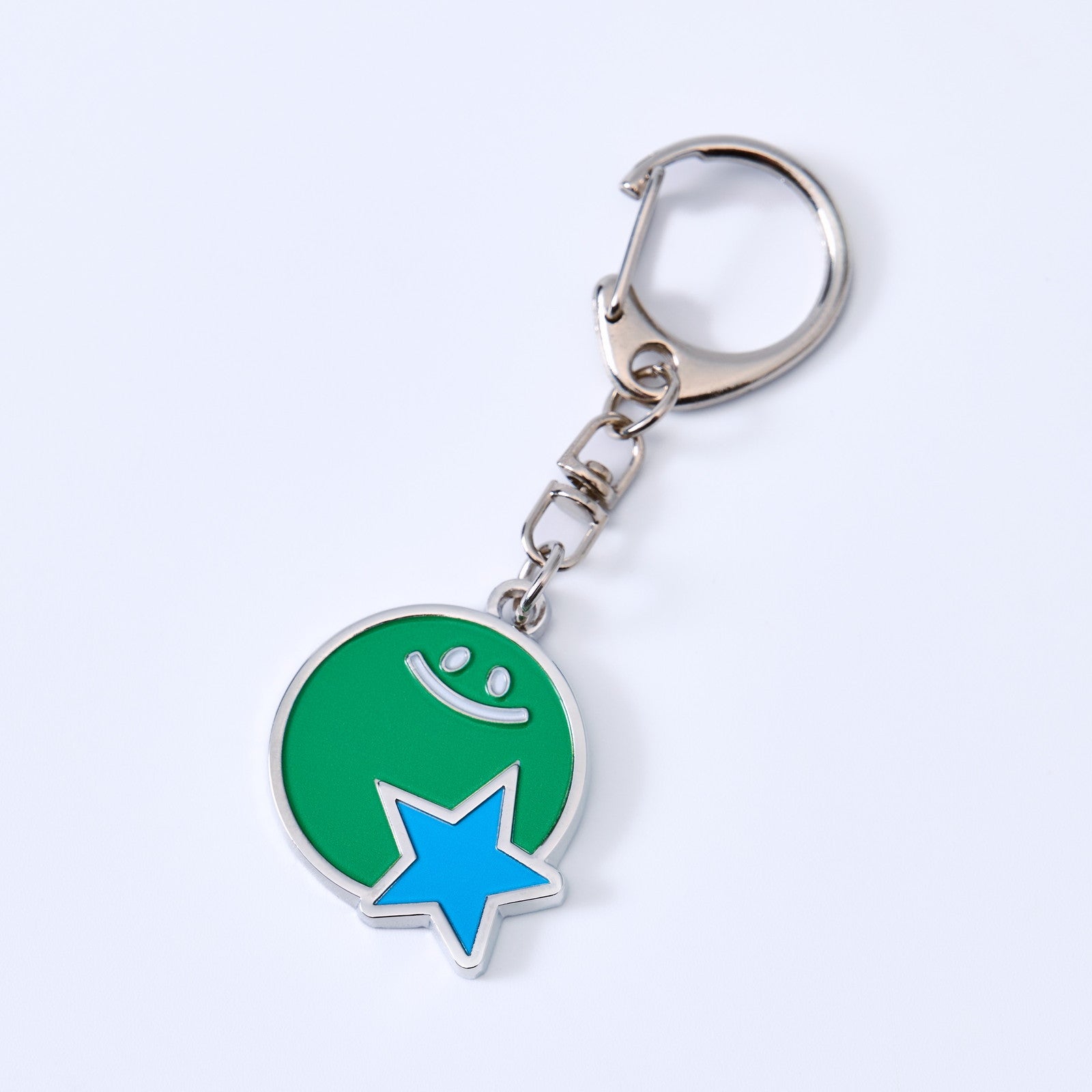 メタルキーホルダー 太陽と星（税込800円）／提供画像