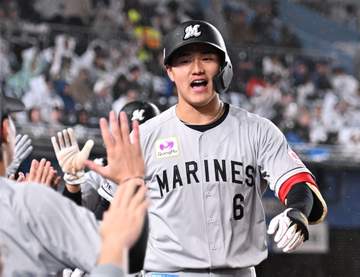 最下位ロッテが3点ビハインド逆転 西川は同点1号3ラン→藤原が勝ち越し2点打 1、2番だけで6打数6安打6打点