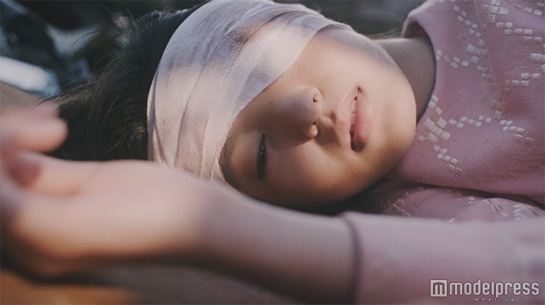 田辺桃子／The Flickers「new romantics」ミュージックビデオより