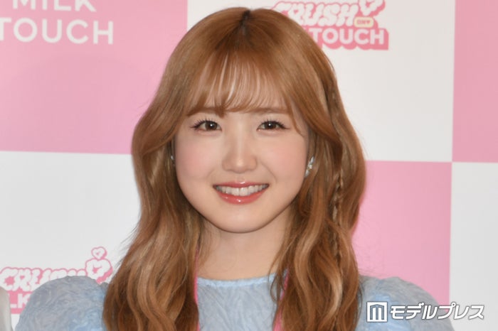 SAY MY NAME本田仁美、ミニ丈コーデで美脚スラリ「立ち姿が綺麗すぎる」「理想的なスタイル」と反響