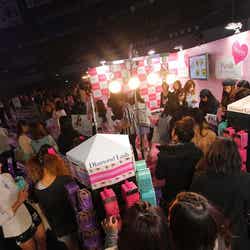 トレンドに敏感な女性たちが殺到した「DiamondLash」のブース