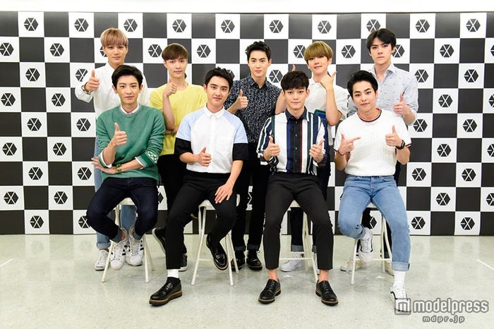 EXO(下段左から)チャンヨル、ディオ、チェン、シウミン(上段左から)カイ、レイ、スホ、ベクヒョン、セフン