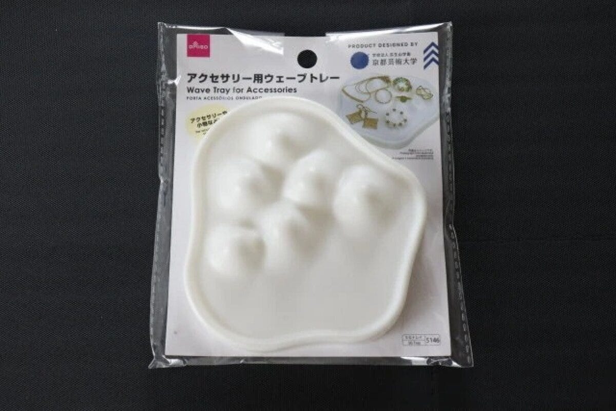 ダイソーのアクセサリー用ウェーブトレーのパッケージ