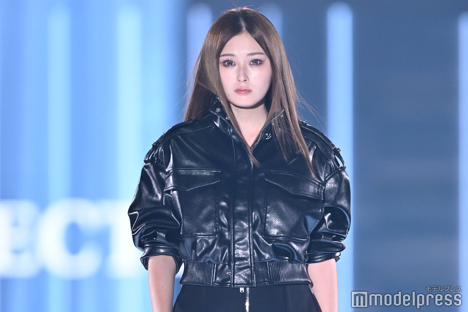 ゆうちゃみ、ミニスカ×センター分けで洗練された装い「脚の長さが際立つ」と絶賛の声【TGC2026 S/S】