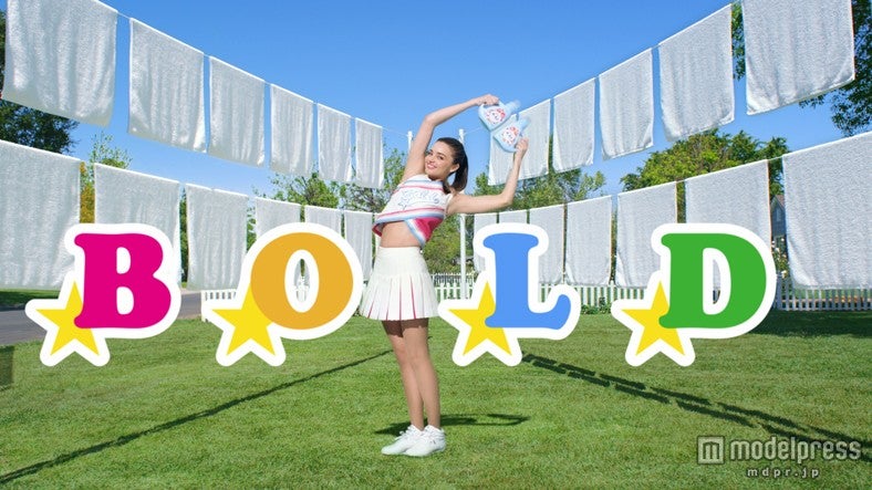 美脚を披露するミランダ・カー