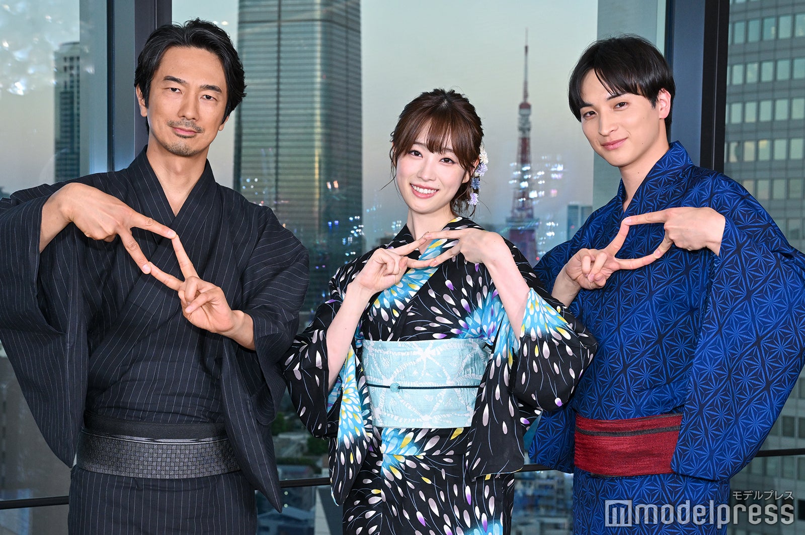 （左から）眞島秀和、高橋ひかる、一ノ瀬颯（C）モデルプレス