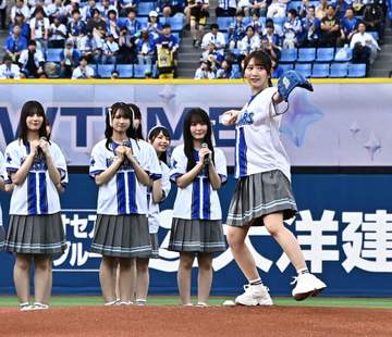 日向坂46・藤嶌果歩 ハマスタ始球式で豪快ノーバン！