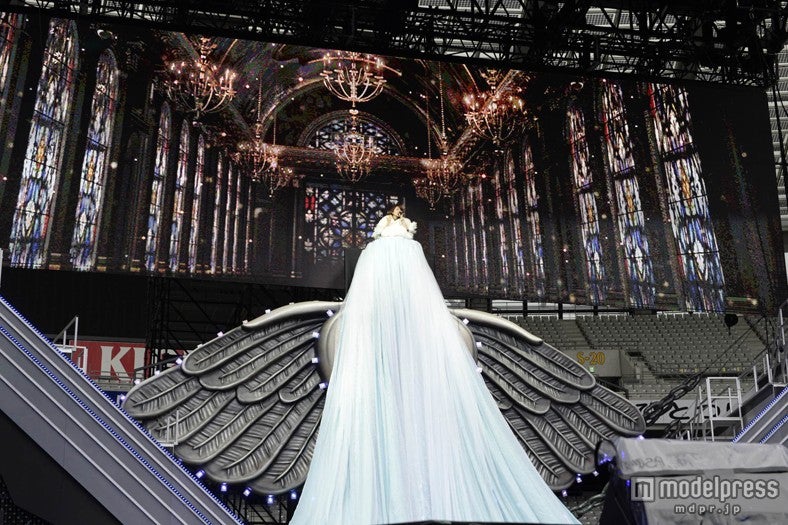 「大島優子卒業コンサート in 味の素スタジアム ～6月8日の降水確率56％（5月16日現在）、てるてる坊主は本当に効果があるのか？～」（C）AKS