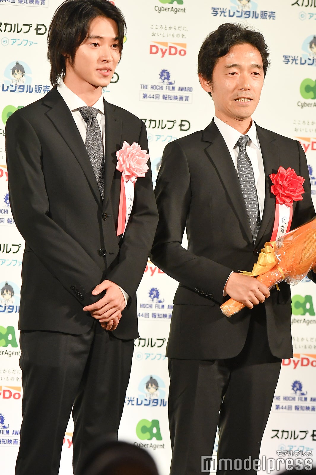 山崎賢人、佐藤信介監督 （C）モデルプレス