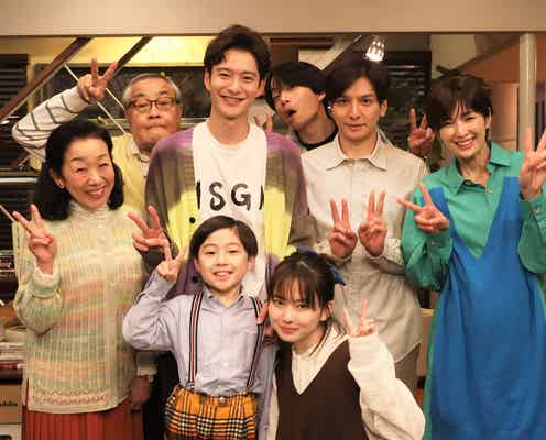 生田斗真、主演ドラマ「書けないッ!?」笑顔でクランクアップ キャスト集結ショット到着