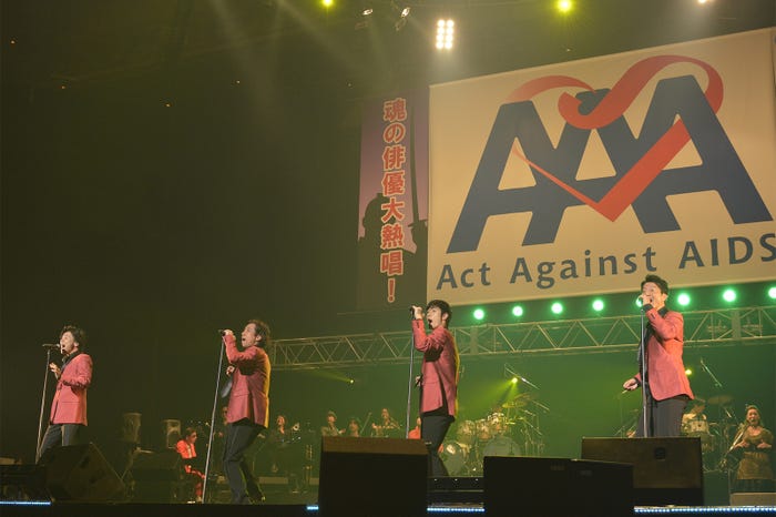 (左から)中川晃教、岸谷五朗、三浦春馬、寺脇康文(画像提供:アミューズ)