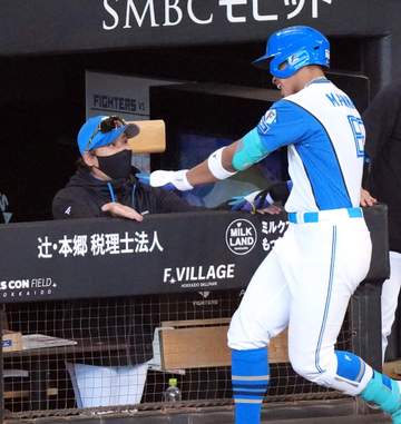 日本ハム・新庄監督 中日主砲の一撃に驚き「すんごい打球。ドライバーショットでしたね」パ他球団の結果を逆質問