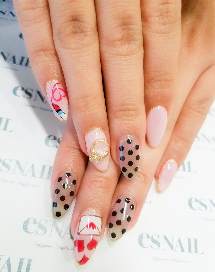 キュートもセクシーも叶えるおしゃれデザイン（画像提供：esNAIL）