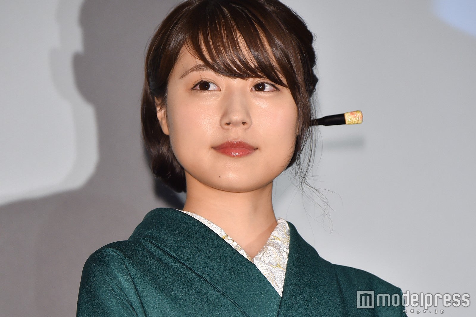 V6岡田准一の恨み節に共演者謝罪　有村架純らと願望語る