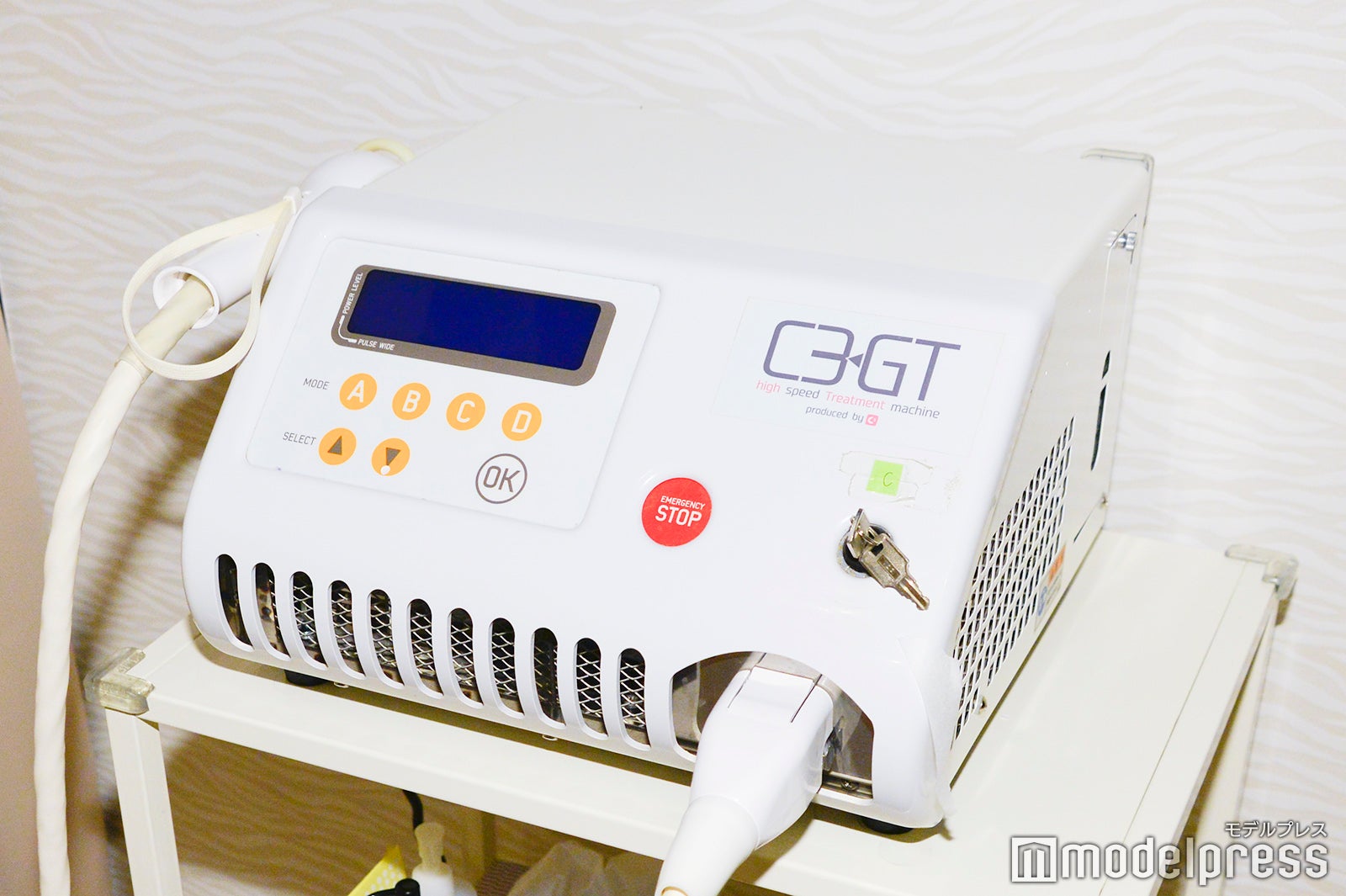 国産の脱毛マシン「ルネッサンス」の使用で超光速GTR脱毛が可能に（C）モデルプレス