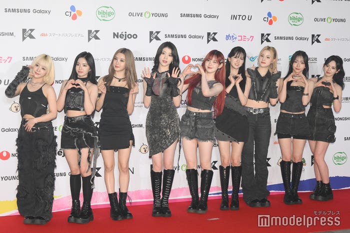 Kep1er(左から)ヒカル、イェソ、ダヨン、シャオティン、チェヒョン、ユジン、ヒュニンバヒエ、ヨンウン、マシロ (C)モデルプレス