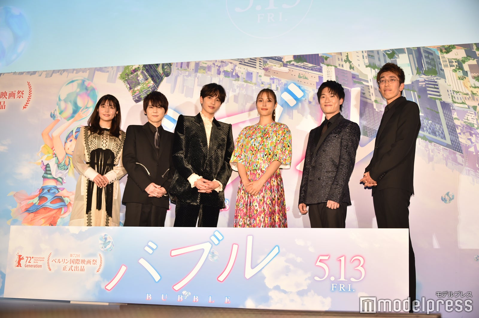 （左から）千本木彩花、梶裕貴、志尊淳、広瀬アリス、畠中祐、荒木哲郎監督（C）モデルプレス