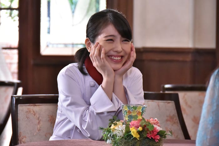 浜辺美波/「崖っぷちホテル!」第8話より(C)日本テレビ