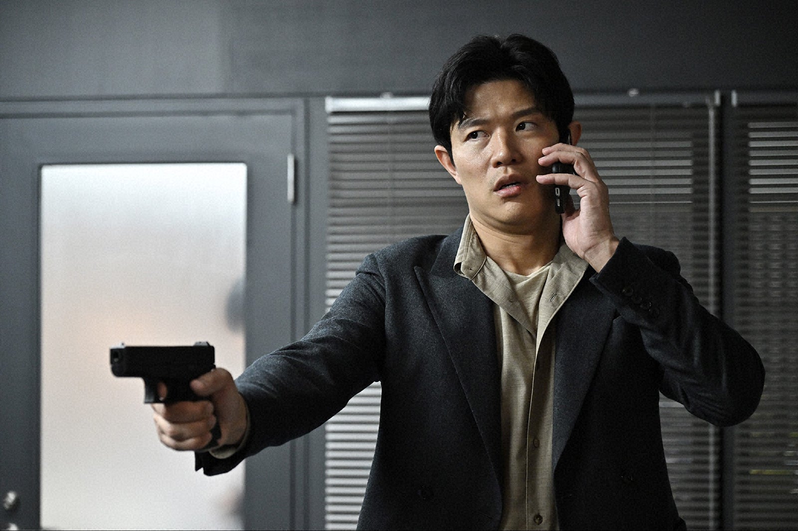 鈴木亮平「リブート」第1話（C）TBS