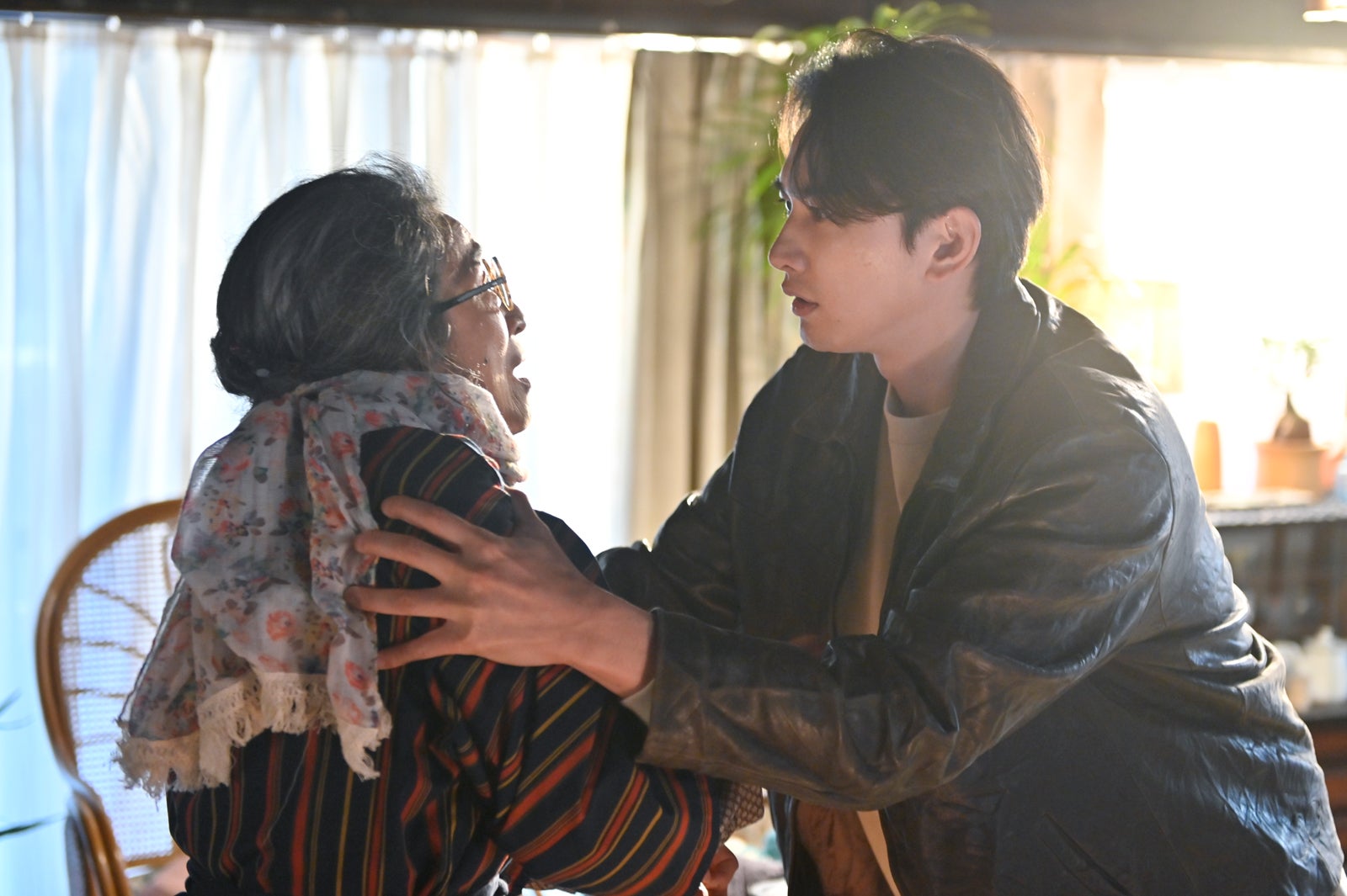 木野花、町田啓太「unknown」最終話より（C）テレビ朝日