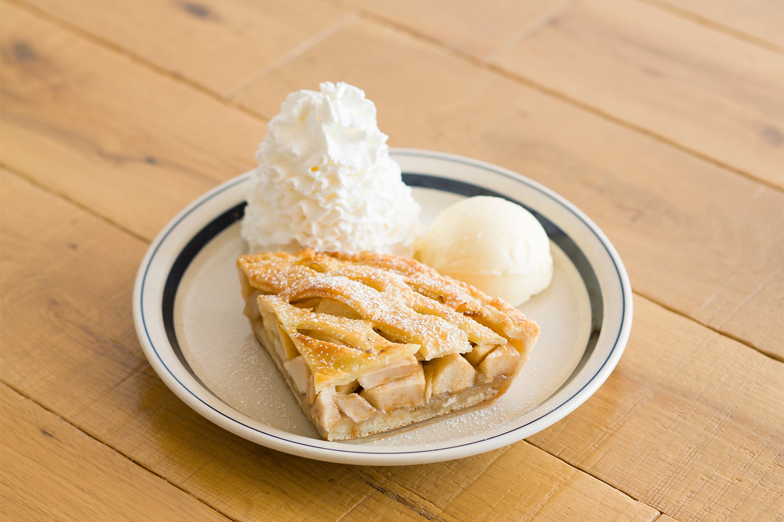 ホームメイドアップルパイ（7月初旬より販売予定）／画像提供：EGGS’N THINGS JAPAN