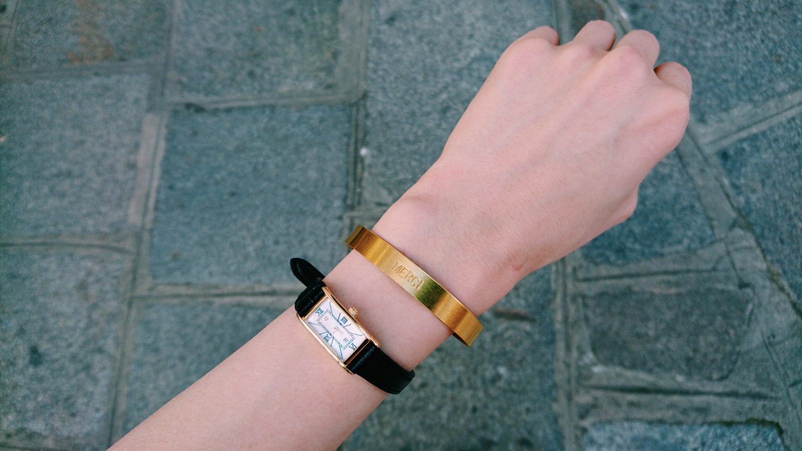 merciの文字入りバングル／画像提供：所属事務所