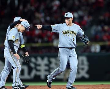 阪神 殊勲の森下と村上が“いじり合い”「三振ばっかしてた」に「自分が塁に出て打点がついた」