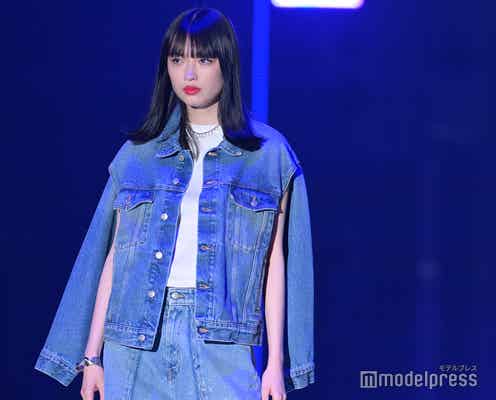 茅島みずき、ほっそり二の腕チラリ 斬新スタイル着こなす【TGC 2024 S/S】