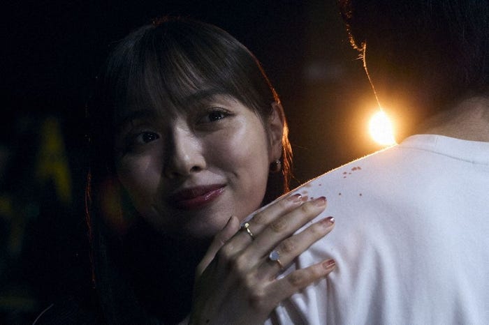 内田理央「嗤う淑女」第8話より(C)東海テレビ・フジテレビ