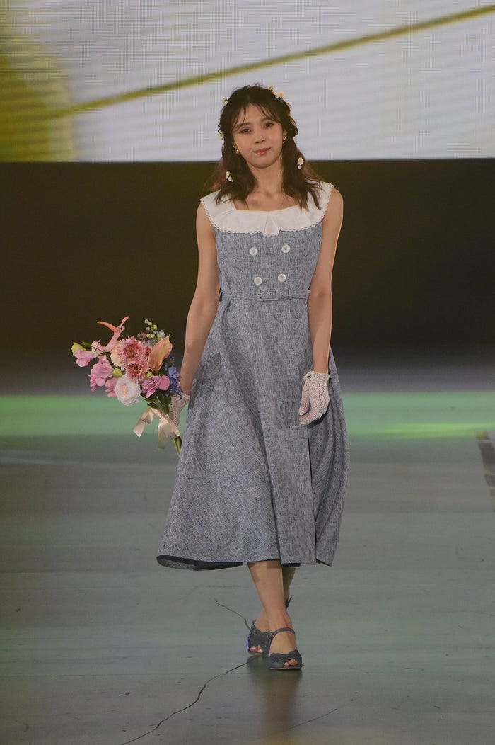 小林由依(C)Rakuten GirlsAward 2023 S/S