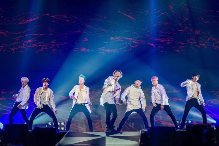 iKON/「iKON JAPAN TOUR 2016~2017」より(画像提供:avex)