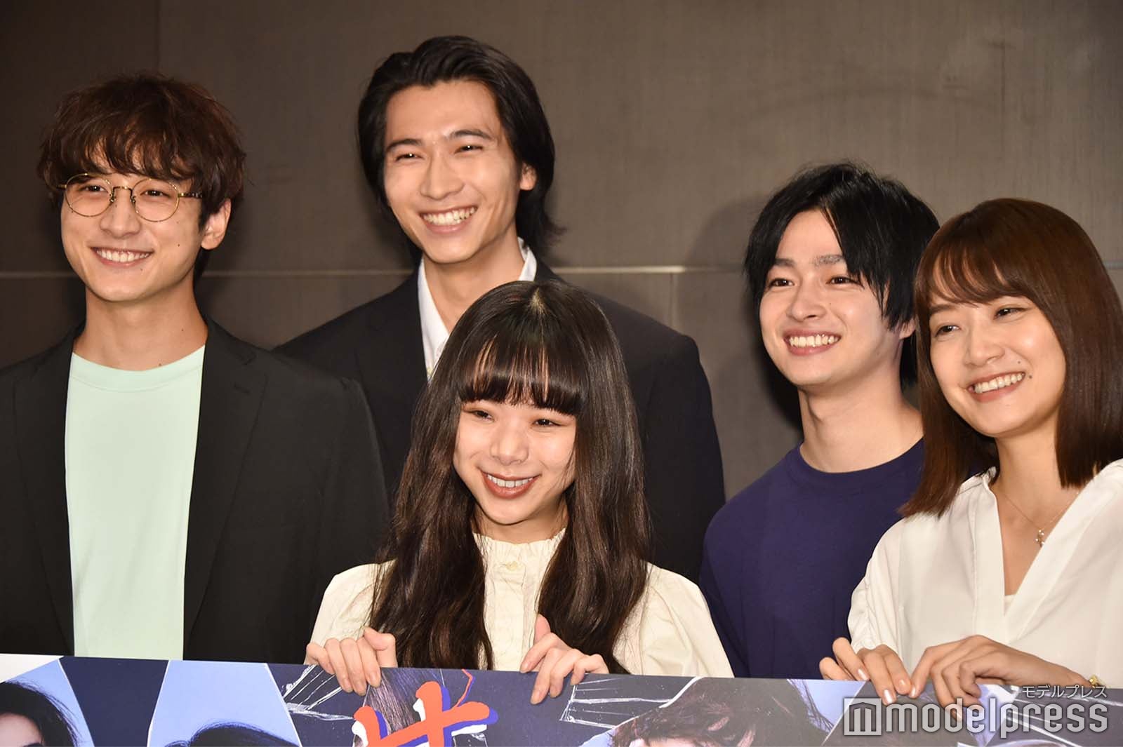 （左から時計回り）小関裕太、庄司浩平、曽田陵介、深川麻衣、趣里 （C）モデルプレス