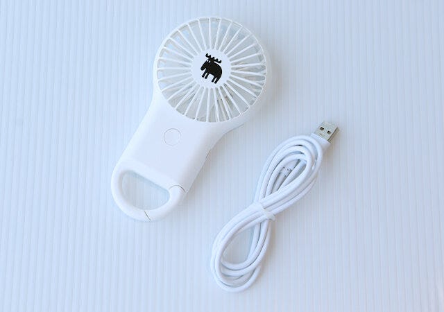 ムック本　ムック　付録　人気　おすすめ　オススメ　宝島社　宝島　レビュー　便利　優秀　当たり　最高　2023　moz　アウトドア　キャンプ　カラビナ付きハンディファン　ハンディファン　扇風機　USB