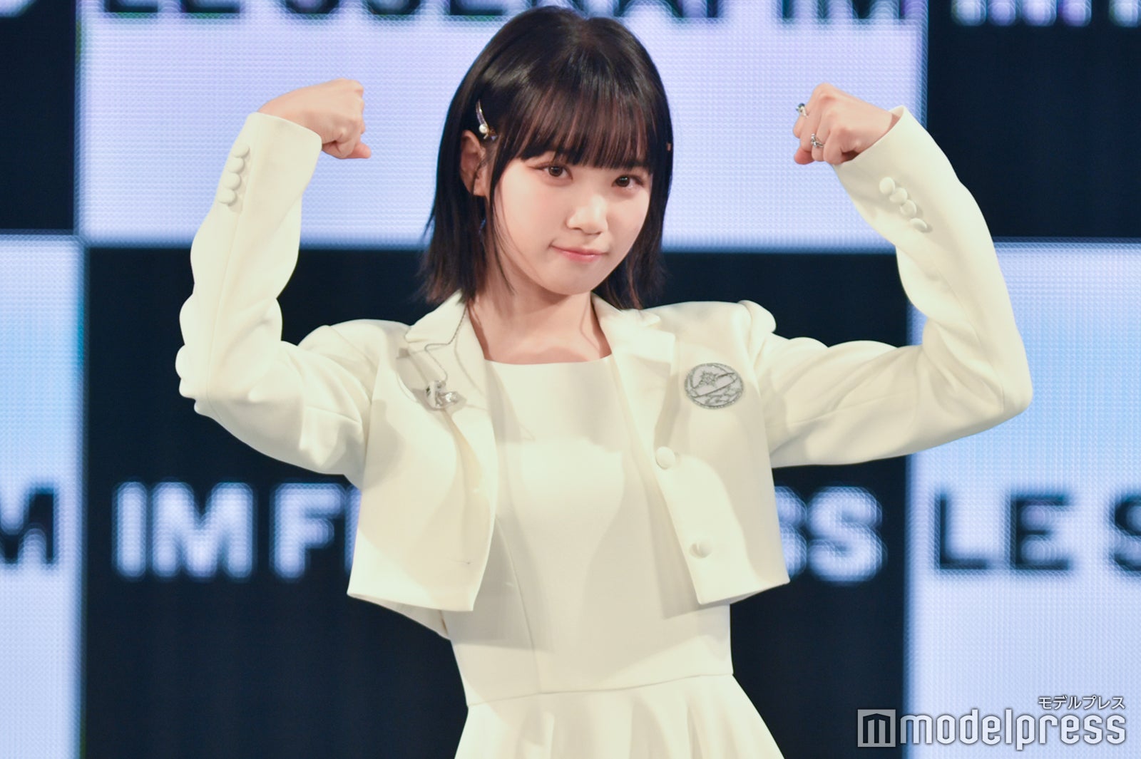 かっこいいポーズをリクエストされたCHAEWON （C）モデルプレス