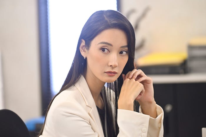 菜々緒「無能の鷹」第6話(C)テレビ朝日