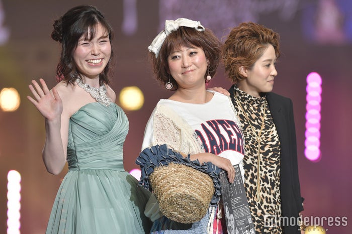 尼神インター 誠子 華やかウェディングドレス披露も メイクさん5 6人囲って修正してた 福岡アジアコレクション18 S S モデルプレス