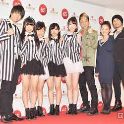 「第65回 NHK紅白歌合戦」リハーサルに臨んだキング・クリームソーダ（右）、Dream5（左）／写真はリハーサル会見時より【モデルプレス】
