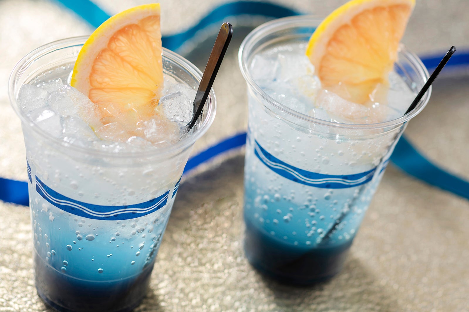 アルコールドリンク、スパークリングカクテル（ライチーリキュール＆グレープフルーツ）1杯780円（C）Disney