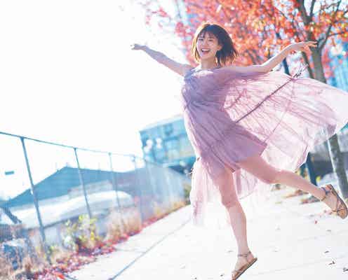 日向坂46松田好花、透けワンピから美脚ちらり 先行カット第8弾解禁<振り向いて>