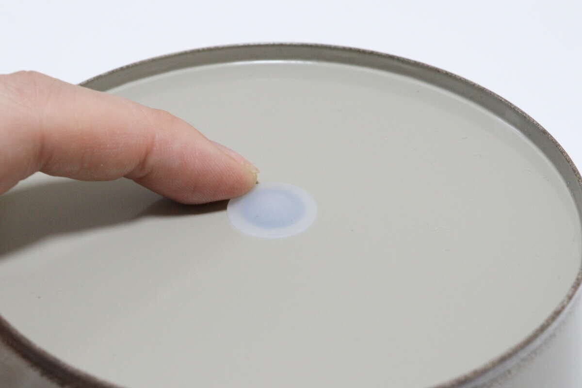 ダイソーのフレンチ風アイアンポット（浅型）の底