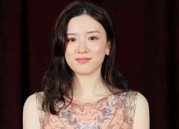 永野芽郁が髪バッサリ ネトフリ主演作のビジュアル公開 「僕の狂ったフェミ彼女」