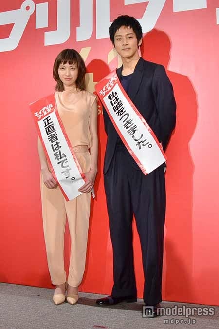 映画「エイプリルフールズ」公開直前イベントに出席した(左から)戸田恵梨香、松坂桃李 (C)モデルプレス