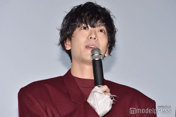 黒羽麻璃央(C)モデルプレス