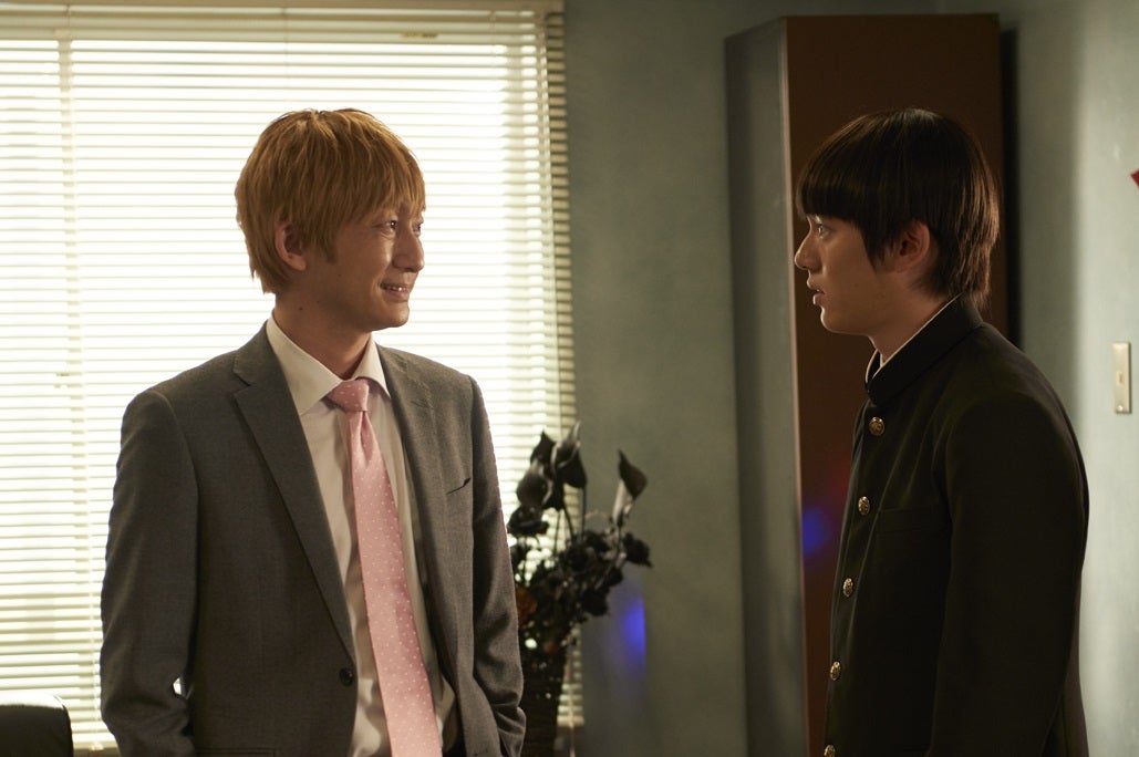 浜岡一輝、濱田龍臣「モブサイコ100」第7話より（C）ONE・小学館／ドラマ「モブサイコ100」製作委員会