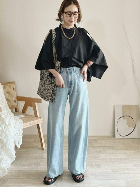 黒トップス　コーデ