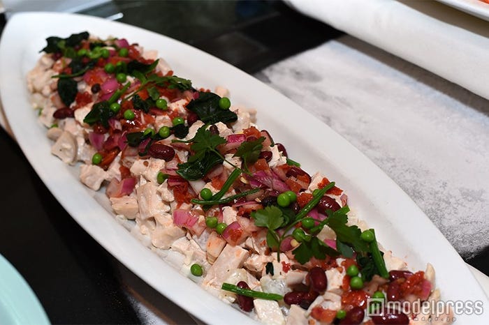 チキンと彩り野菜のマリネ ビーンズサルサ(C)モデルプレス