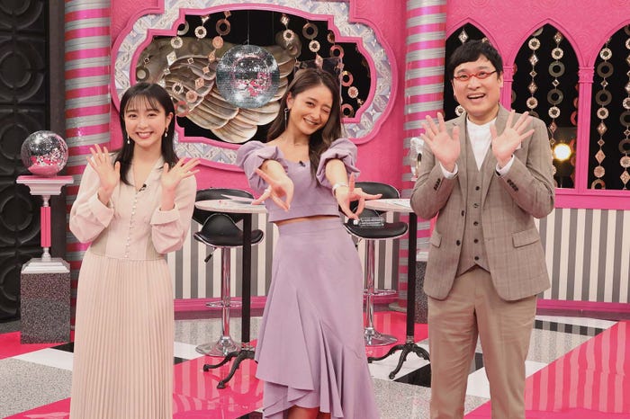 佐久間みなみアナ、みちょぱ、山里亮太 (C)フジテレビ